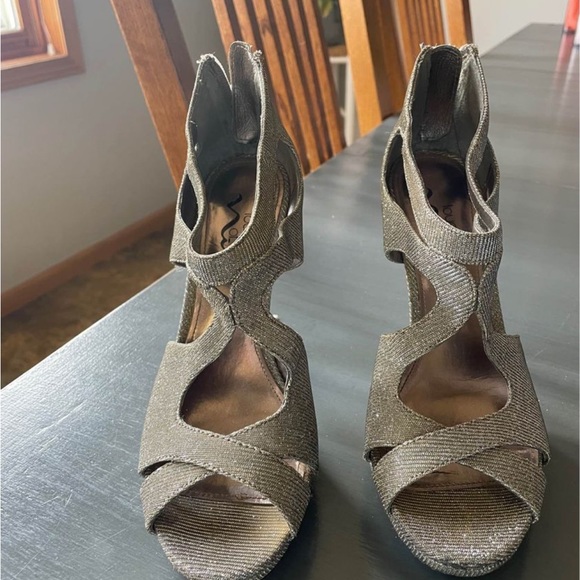 Prom heels - Picture 2 of 2